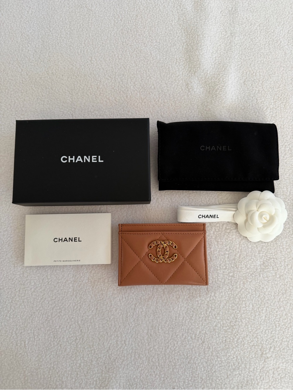 CHANEL 19 Tan Quilted Leather Card Sleeve with Gold CC Chain Logo - Picture 2 of 7